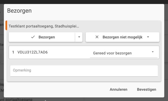 Een adresregel met rechtsboven de status van het adres en daaronder de status per collo