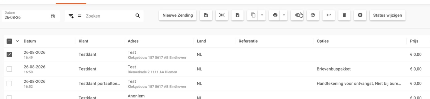 De actieknoppen boven het zendingenoverzicht die verschijnen zodra er een zending is geselecteerd