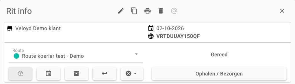 De bovenkant van het scherm Rit info met de route, de status en de rij actieknoppen