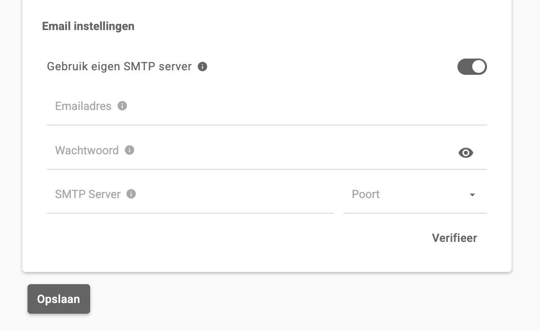 De e-mailinstellingen met de schakelaar Gebruik eigen SMTP server en de velden Emailadres, Wachtwoord, SMTP Server en Poort